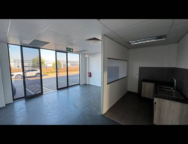 344M² WAREHOUSE TO LET IN LONGLAKE